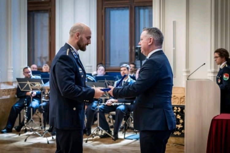 tolnamegyeihirek.hu - Megmentette társa életét a rendőr, magas rangú elismerésben részesült