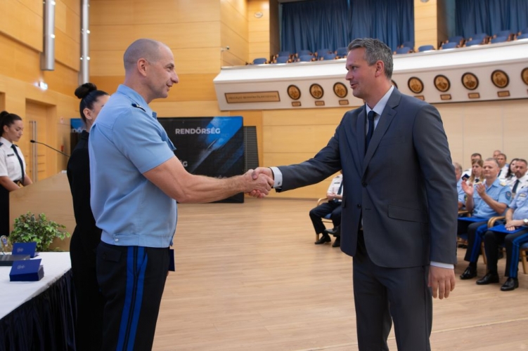 Országos elismerésekben részesültek a Tolna vármegyei rendőrök