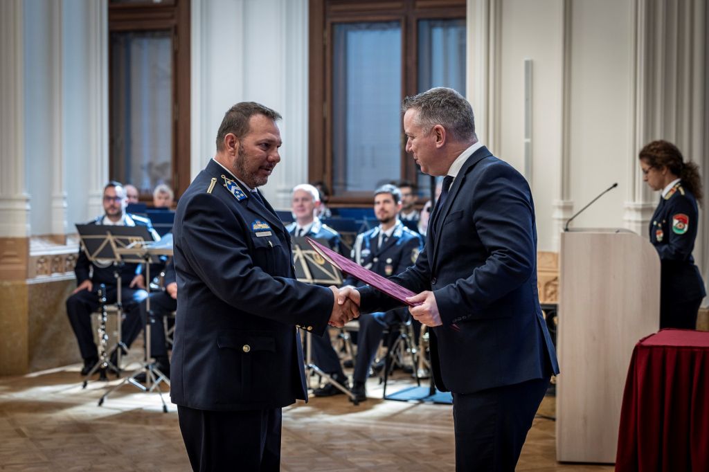 tolnamegyeihirek.hu - Belügyminiszteri jutalmat érdemeltek ki vármegyénk kiemelkedő rendőrei