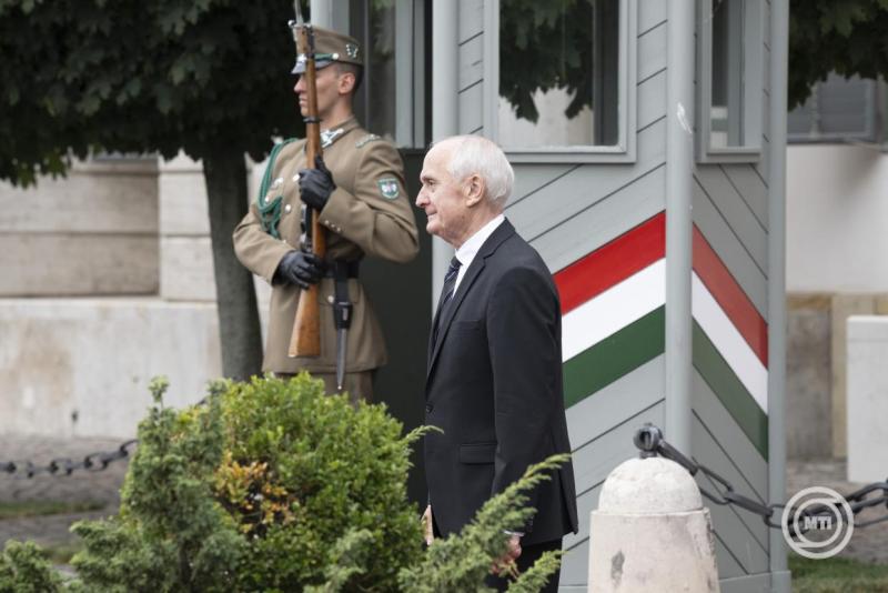 Hivatalba lépett Baka András köztársasági elnök
