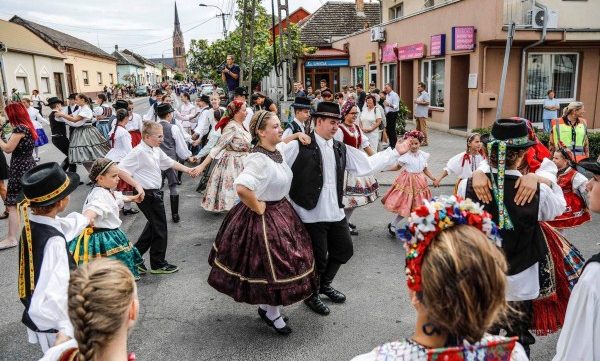 II. Géza lovát keresik Bátaszéken, várják a jelentkezőket a szüreti eseményre