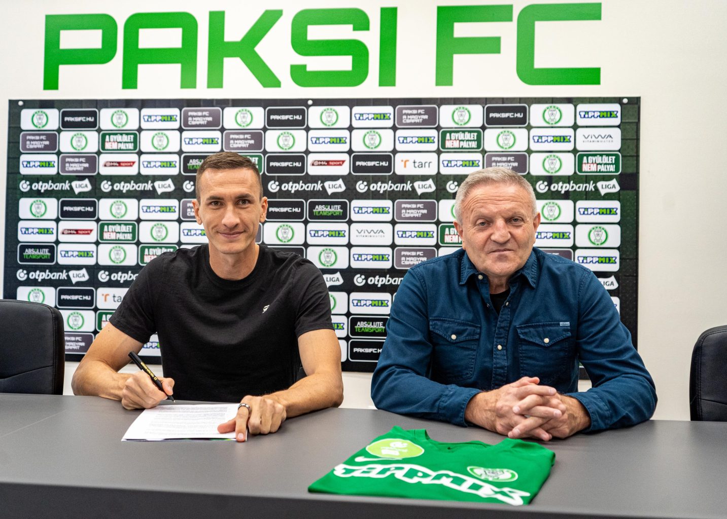 Tapasztalt belső védő érkezik a Pakshoz