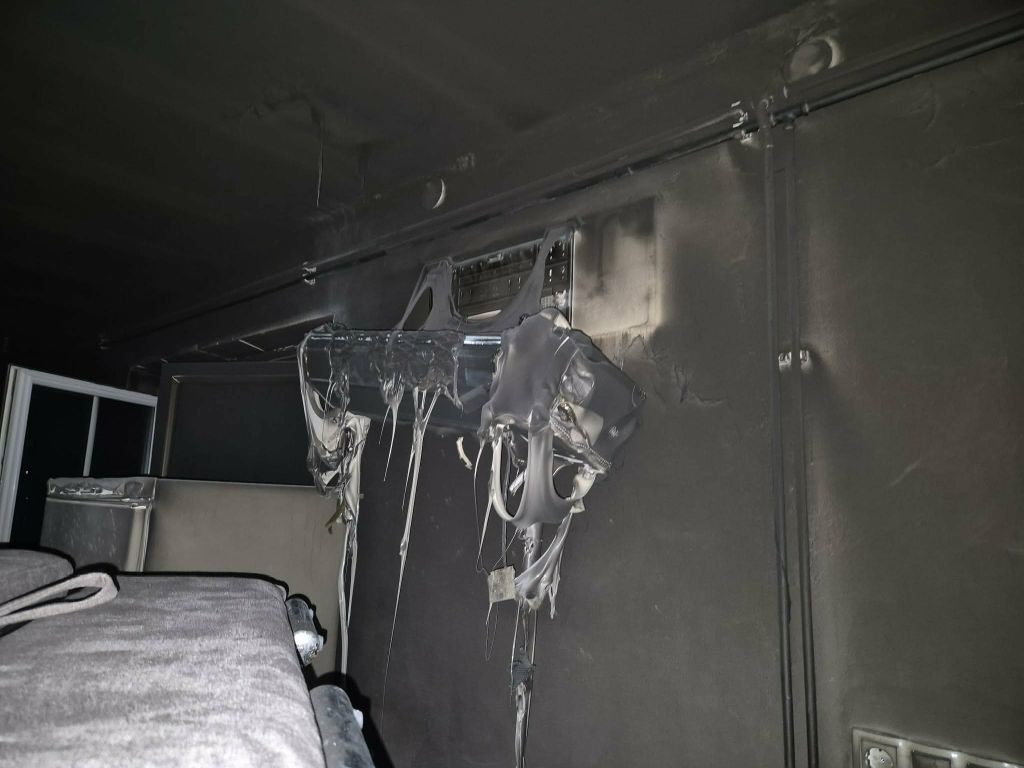 tolnamegyeihirek.hu - Szabadnapján segített a rendőr: habozás nélkül beszaladt az égő épületbe, hogy megfékezze a lángokat