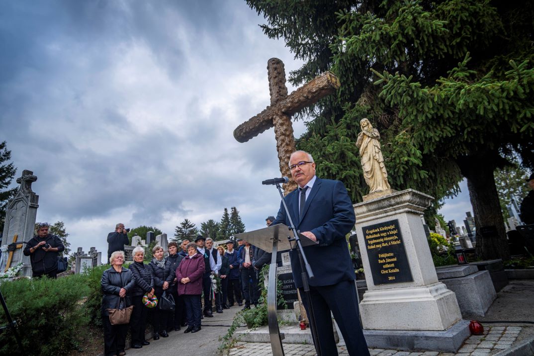 Aradi Vértanúk Emléknapja Pakson: meghitt megemlékezést tartanak október 6-án