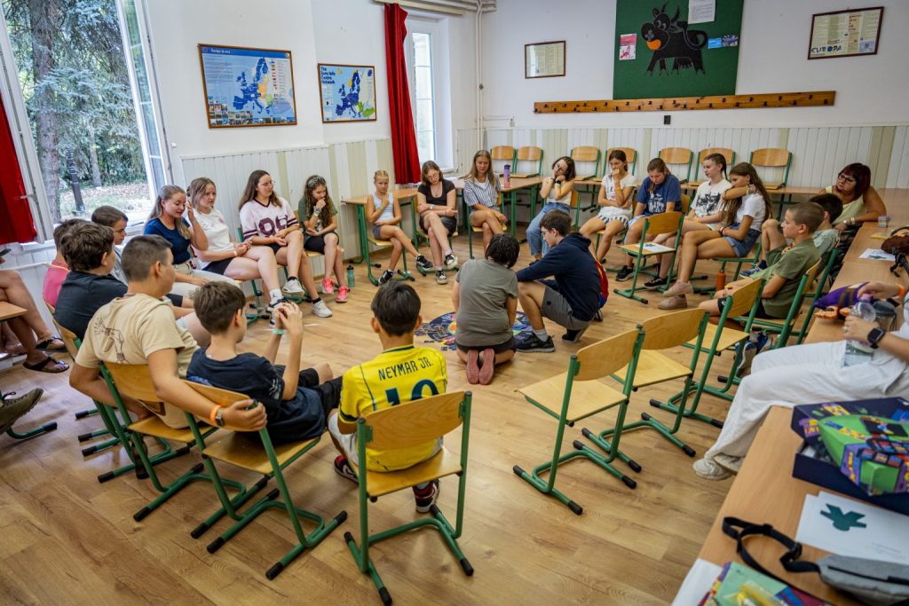 tolnamegyeihirek.hu - Lehetséges életutakkal és önmagukkal ismerkedhettek a fiatalok a KDMFÜ különleges táborában