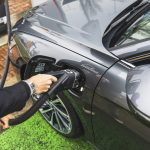November végéig le kell cserélni a plug-in hibridek zöld rendszámát
