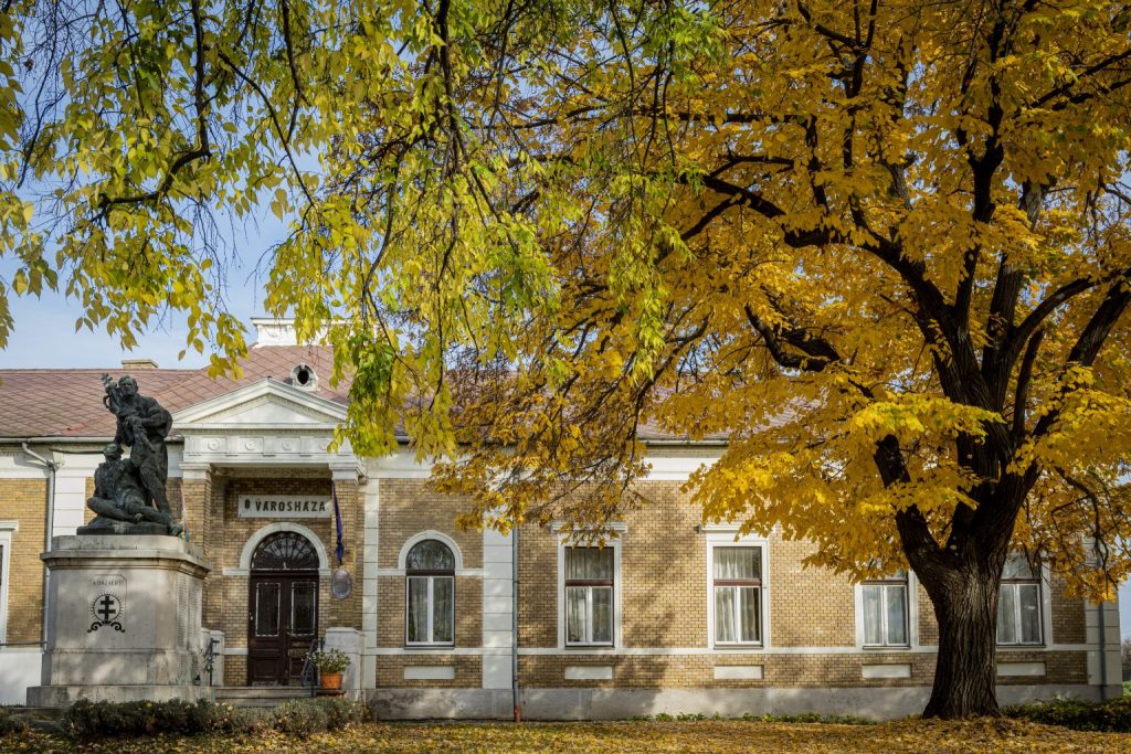 tolnamegyeihirek.hu - Megkezdődik Simontornya város Polgármesteri Hivatalának energetikai korszerűsítése