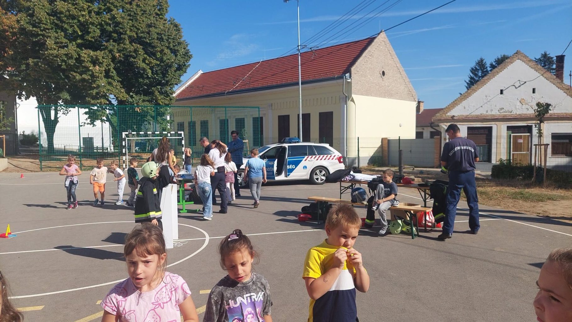 Kihasználták a Biztonság hetét Pakson: szakemberektől kaptak válaszokat a diákok
