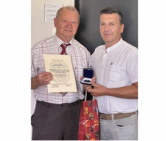 Szépkorú zászlóst köszöntött születésnapján a tamási rendőrkapitány