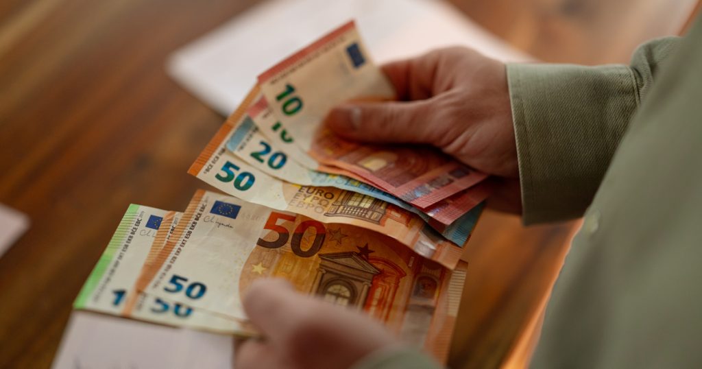 2032-ben jöhet az euró Magyarországon? A fizetések és a hitelek is átalakulnának