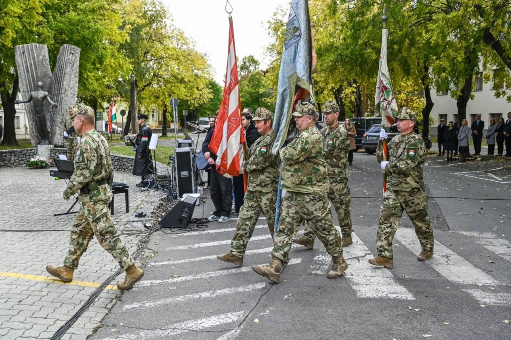 tolnamegyeihirek.hu - A szabadság hőseire emlékeztek Szekszárdon és Bátaszéken október 23-án