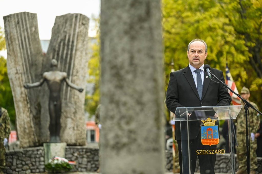 tolnamegyeihirek.hu - A szabadság hőseire emlékeztek Szekszárdon és Bátaszéken október 23-án