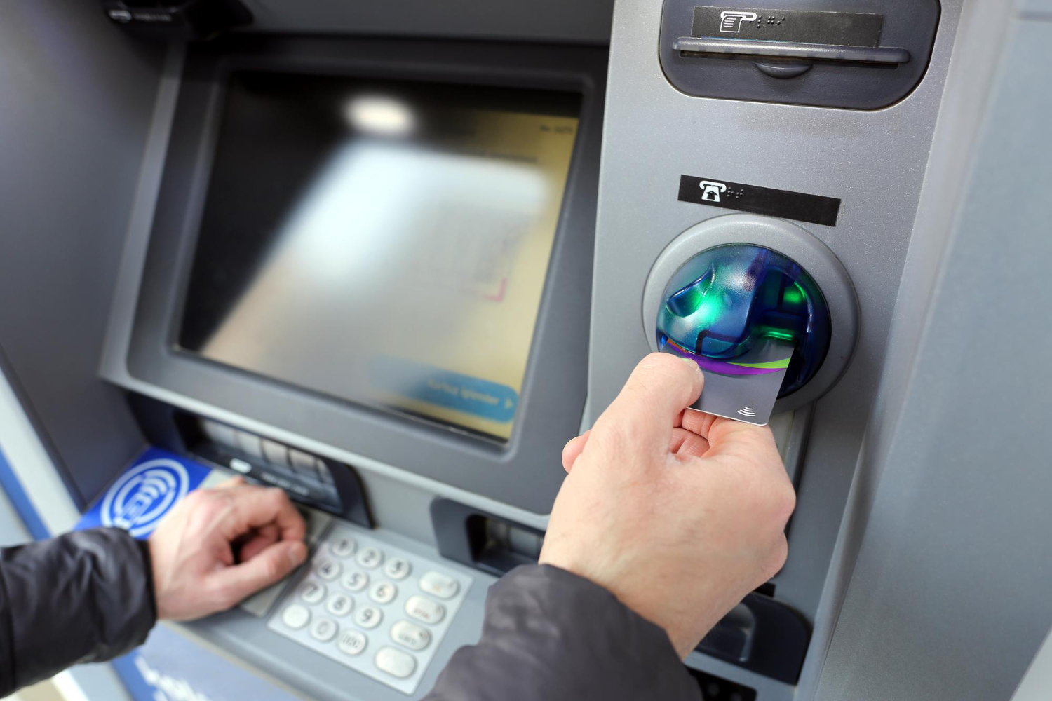 Megszűnt az Erste ATM-díja a Revolut kártyákra – mutatjuk, hol vehet fel pénzt Tolna megyében