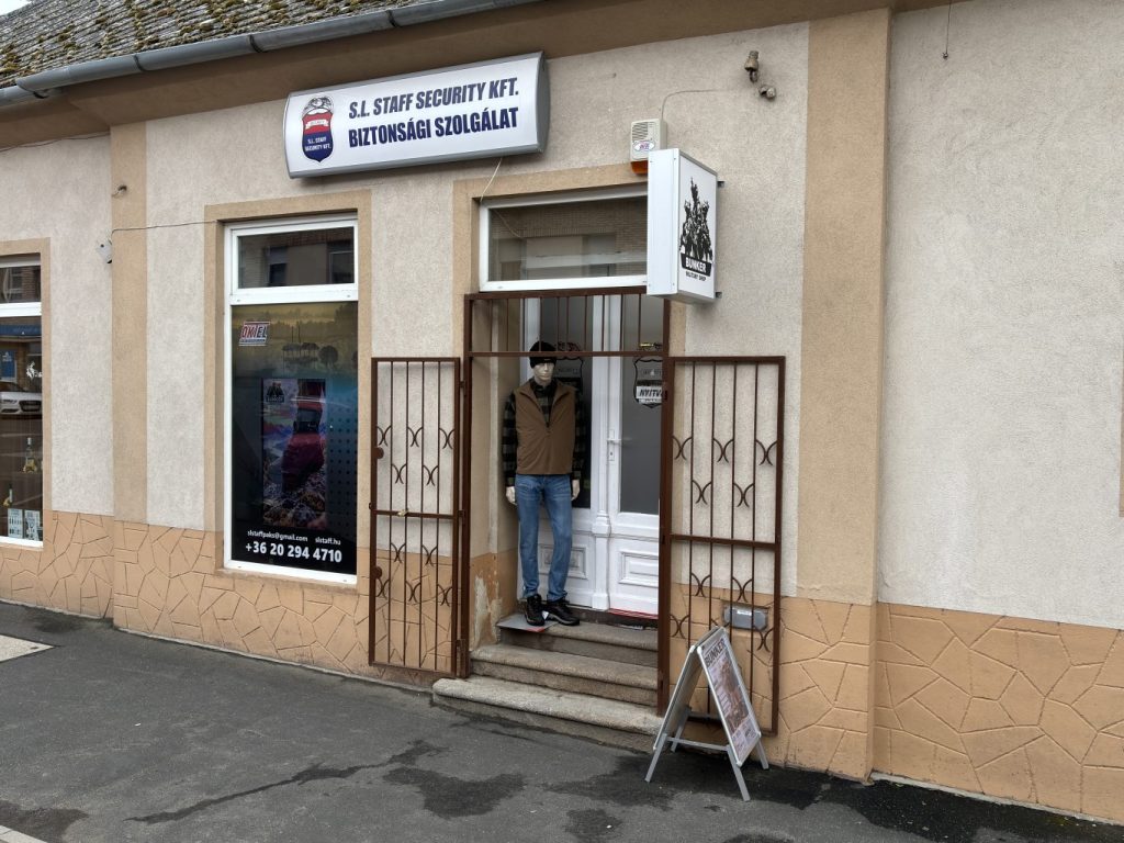 tolnamegyeihirek.hu - Minden egy helyen a túrázóknak és a katonai stílus szerelmeseinek – ellátogattunk a paksi Bunker Military Shopba