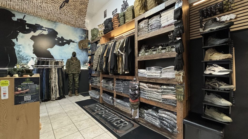 tolnamegyeihirek.hu - Minden egy helyen a túrázóknak és a katonai stílus szerelmeseinek – ellátogattunk a paksi Bunker Military Shopba