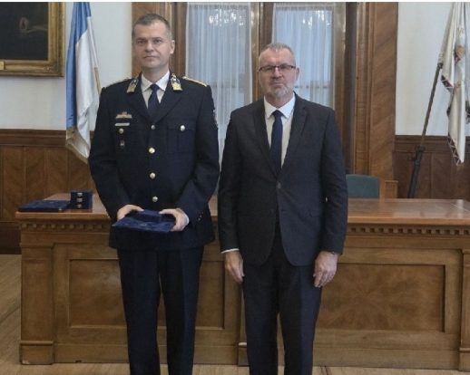 tolnamegyeihirek.hu - Két rendőr vehette át a Tolna megye védelméért elismerést