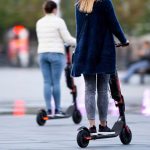 Megkezdődött a társadalmi egyeztetés az elektromos rollerek szabályozásáról