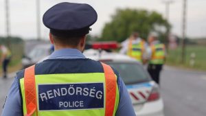 Eltiltás alatt vezetett a férfi, paksi járőrök állították elő