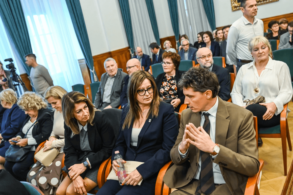 tolnamegyeihirek.hu - Meghitt közgyűlésen emlékeztek meg a szekszárdi Városháza felavatásáról hétfőn
