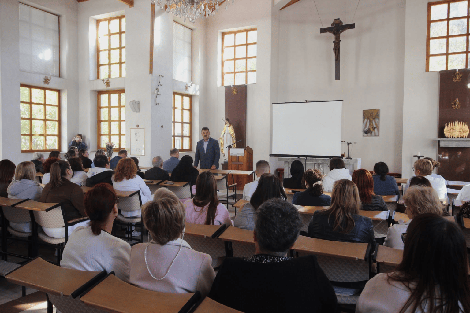 Előadásokkal és díjakkal ünnepelték a Dombóvári Szent Lukács Kórházat