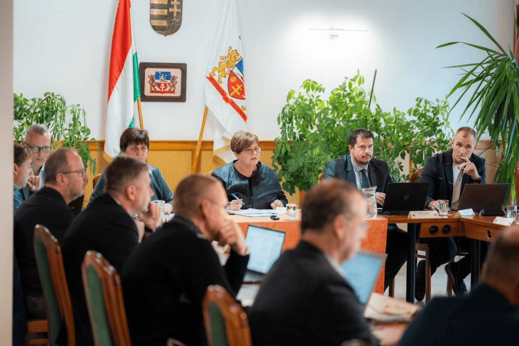 tolnamegyeihirek.hu - Kedvező lakáspályázatok érhetők el a fiatalok számára – ezekről döntöttek tegnap Bonyhádon