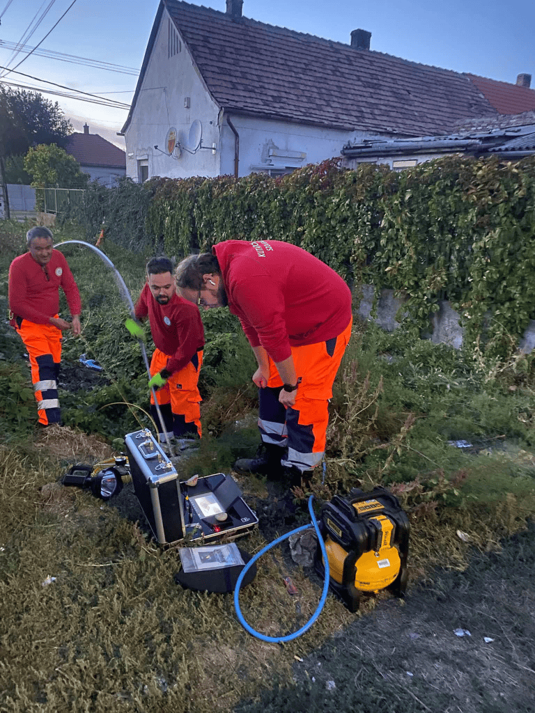 Nekik minden élet számít: kutyákon segítettek a szekszárdi kutató-mentők
