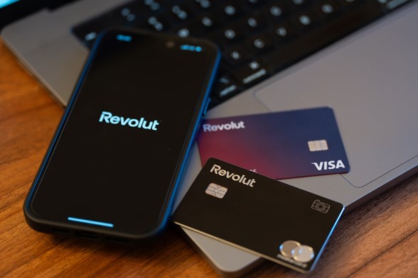 Váratlanul pénzt kaptak vissza a Revolut ügyfelei – már a bankok is reagáltak
