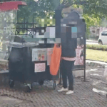 Megpróbálta elvinni a gyerekeknek szánt palackokat, közbeléptek a helyiek