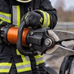 Kisteherautó borult fel Hőgyésznél, motorolaj szivárgott a járműből